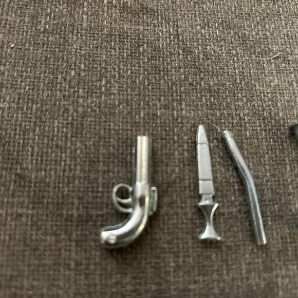 Clue Classic Board Game 2013 Replacement Pieces - Weapons and Dice - Picture 2 of 5